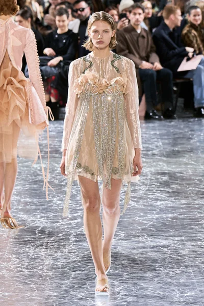 Look 3